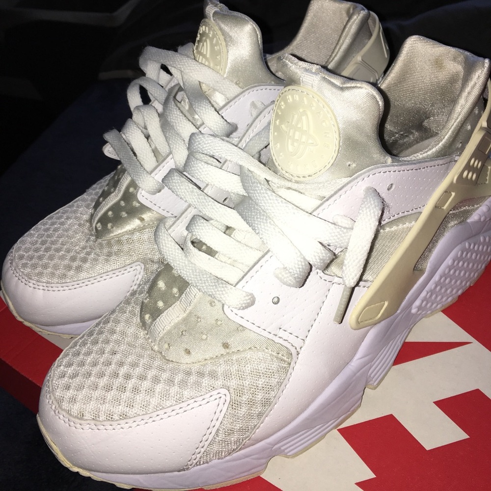 Nike MENS huaraches size 10